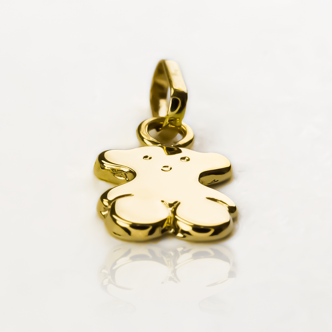 Dije Oso S JT, hecho de oro 18K y diseñado por Joyería Caracas, es una pieza única en su clase. Con garantía de por vida.