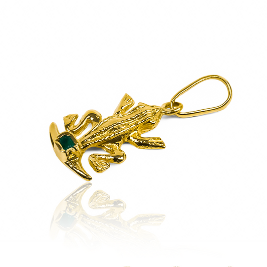 Dije Precolombino de oro 18K. Cada pieza es hecha a mano por Joyería Caracas y viene con una garantía de por vida.