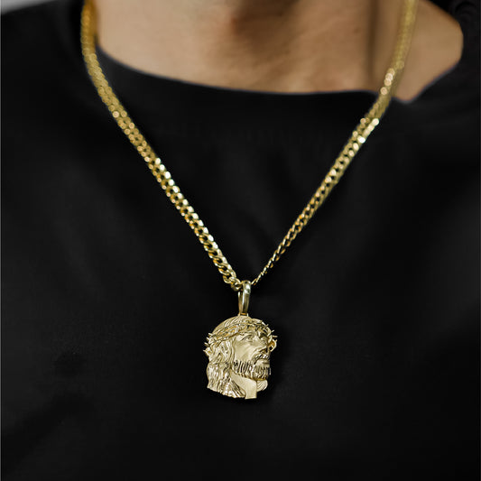 Cuello de hombre con cadena y dije de Rostro de Jesús en oro amarillo de 18 quilates, hecho en Joyería Caracas. 
