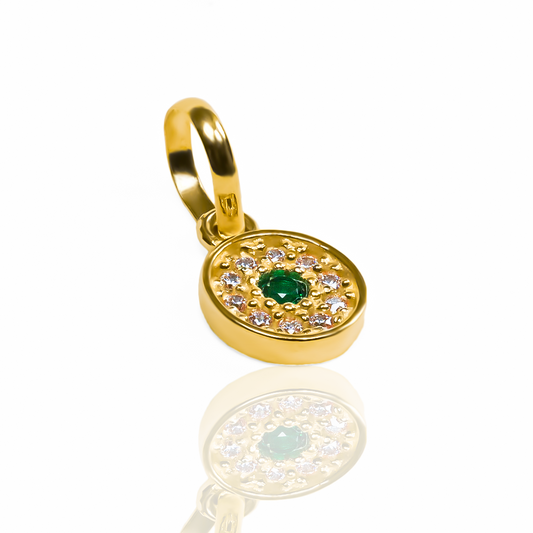 Dije Rueda de piedras JT. Fabricado en Oro 18K y con el respaldo de la prestigiosa Joyería Caracas, cuenta con garantía de por vida. 
