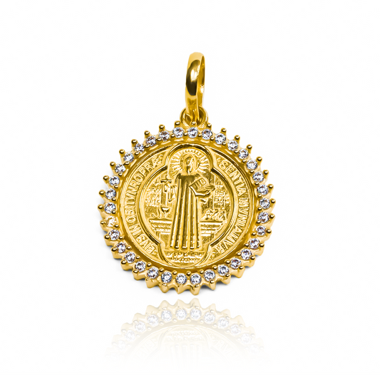 Dije San Benito casting M JT. Confeccionado en Oro 18K por Joyería Caracas, ofrece garantía para toda la vida.