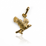 Dije Águila mini JC, una obra maestra de Joyería Caracas con un elegante diseño en oro 18K. Cuenta con garantía de por vida. 