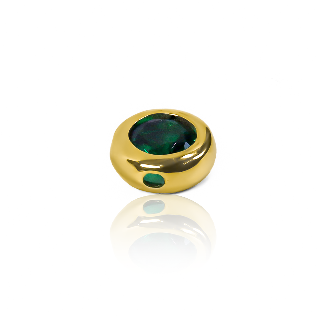 Dije dona pasante #3.5 Green con detalles de Oro 18K. Hecho a mano por expertos en Joyería Caracas, cuenta con garantía de por vida. 