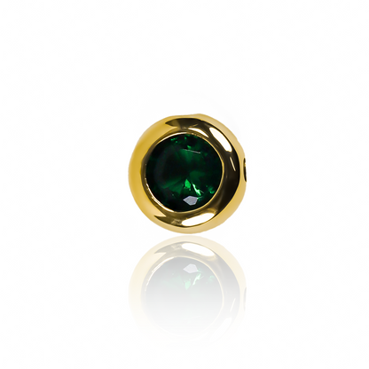 Dije dona pasante #5 en oro 18K de Joyería Caracas. Disfruta de su diseño exclusivo y la garantía de por vida.