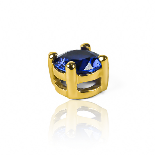 Dije pasante #5 de Joyería Caracas. Hecho en oro 18K, este dije ofrece una elegancia atemporal y una garantía para toda la vida.