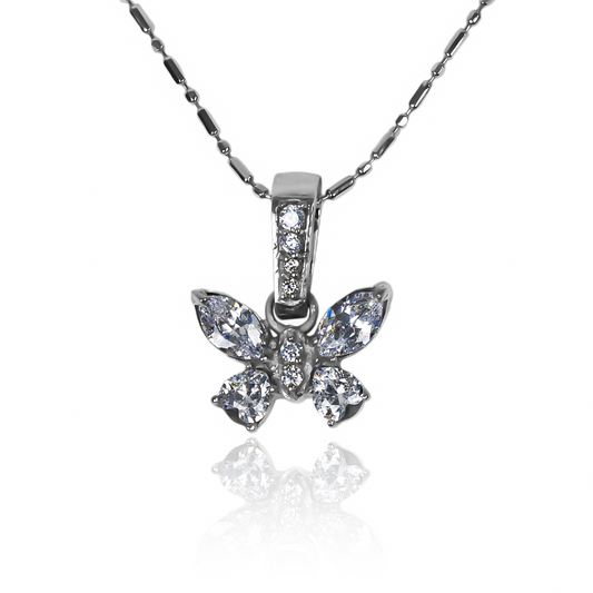 Dije white Butterfly es una pieza de joyería exclusiva de Oro 18K con el toque de elegancia y calidad característico de Joyería Caracas. Con garantía para toda la vida.