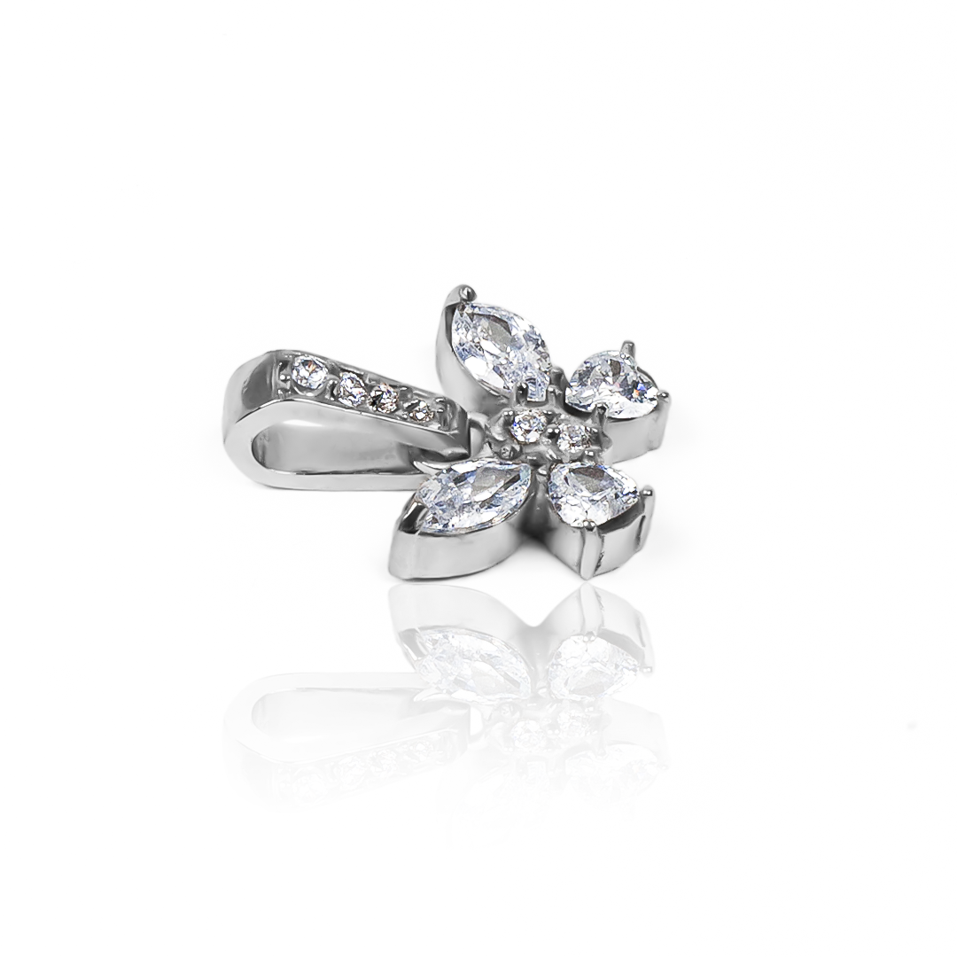 Dije white Butterfly es una pieza de joyería exclusiva de Oro 18K con el toque de elegancia y calidad característico de Joyería Caracas. Con garantía para toda la vida.