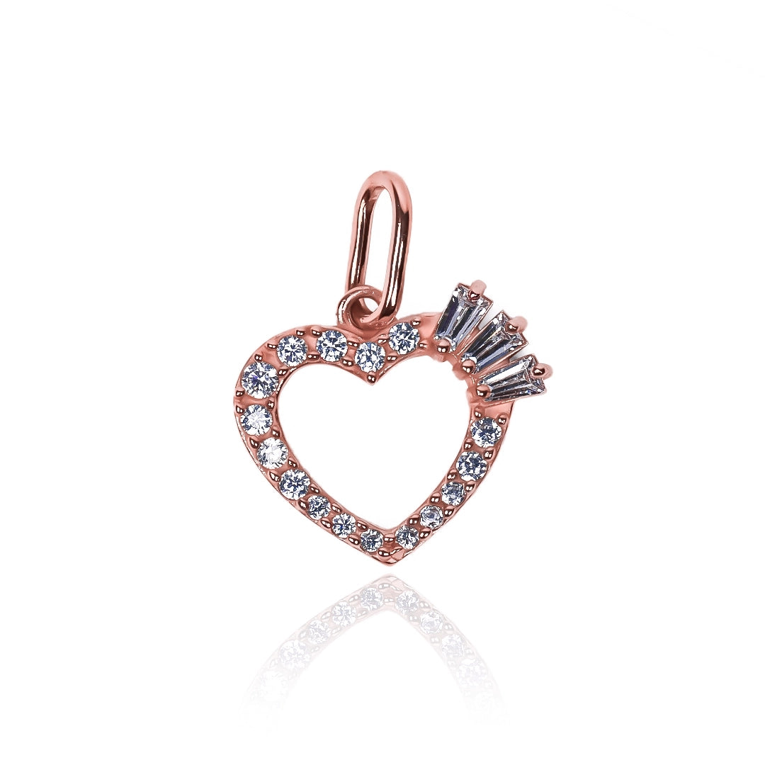 Dije Corazón Trapecios Jc fabricado por Joyería Caracas en oro 18K, cuenta con certificado de calidad y garantía de por vida.