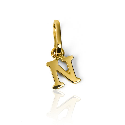 Dije Letra N mini JC está hecho de oro 18K y es una joya exclusiva de Joyería Caracas. Con su garantía de por vida.
