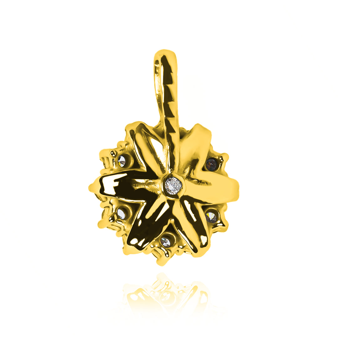 Dije Bricks & Beach elaborados en oro 18k por Joyería Caracas, cuentan con certificado de calidad y garantía de por vida.
