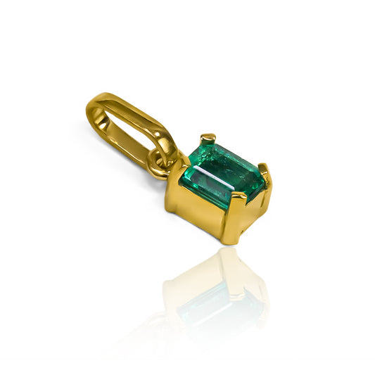 Dije caja esmeraldas JC en oro 18k de Joyería Caracas es un tesoro para toda la vida. Con su garantía exclusiva.