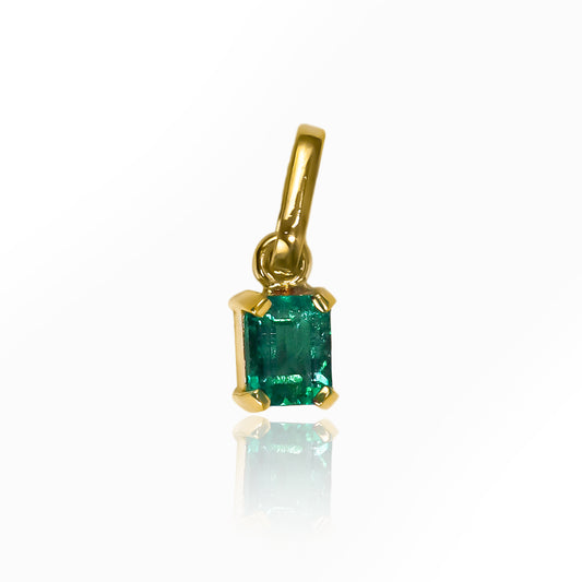 Dije caja esmeraldas JC en oro 18k de Joyería Caracas es un tesoro para toda la vida. Con su garantía exclusiva.