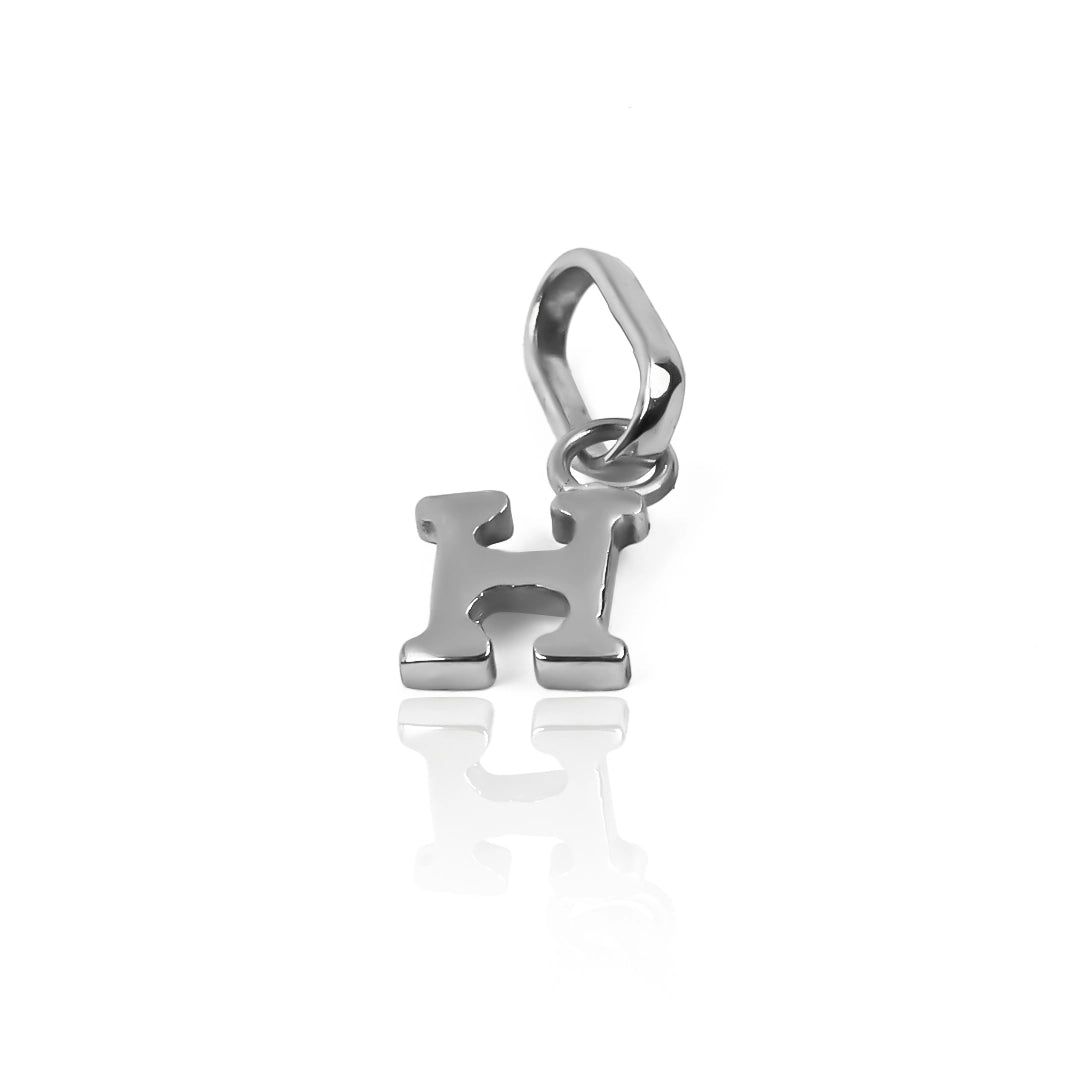 Dije Letra H mini JC, elaborada en Oro 18K por Joyería Caracas, cuentan con garantía para toda la vida.