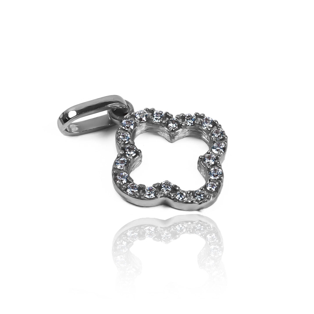 Dije Trébol Croquis M, fabricado en oro de 18K por Joyería Caracas, cuenta con certificado de calidad y garantía de por vida.