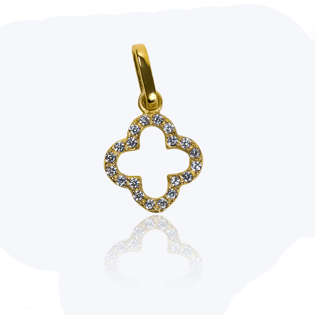 Dije Trébol Croquis S, fabricado en oro de 18K por Joyería Caracas, cuenta con certificado de calidad y garantía de por vida.