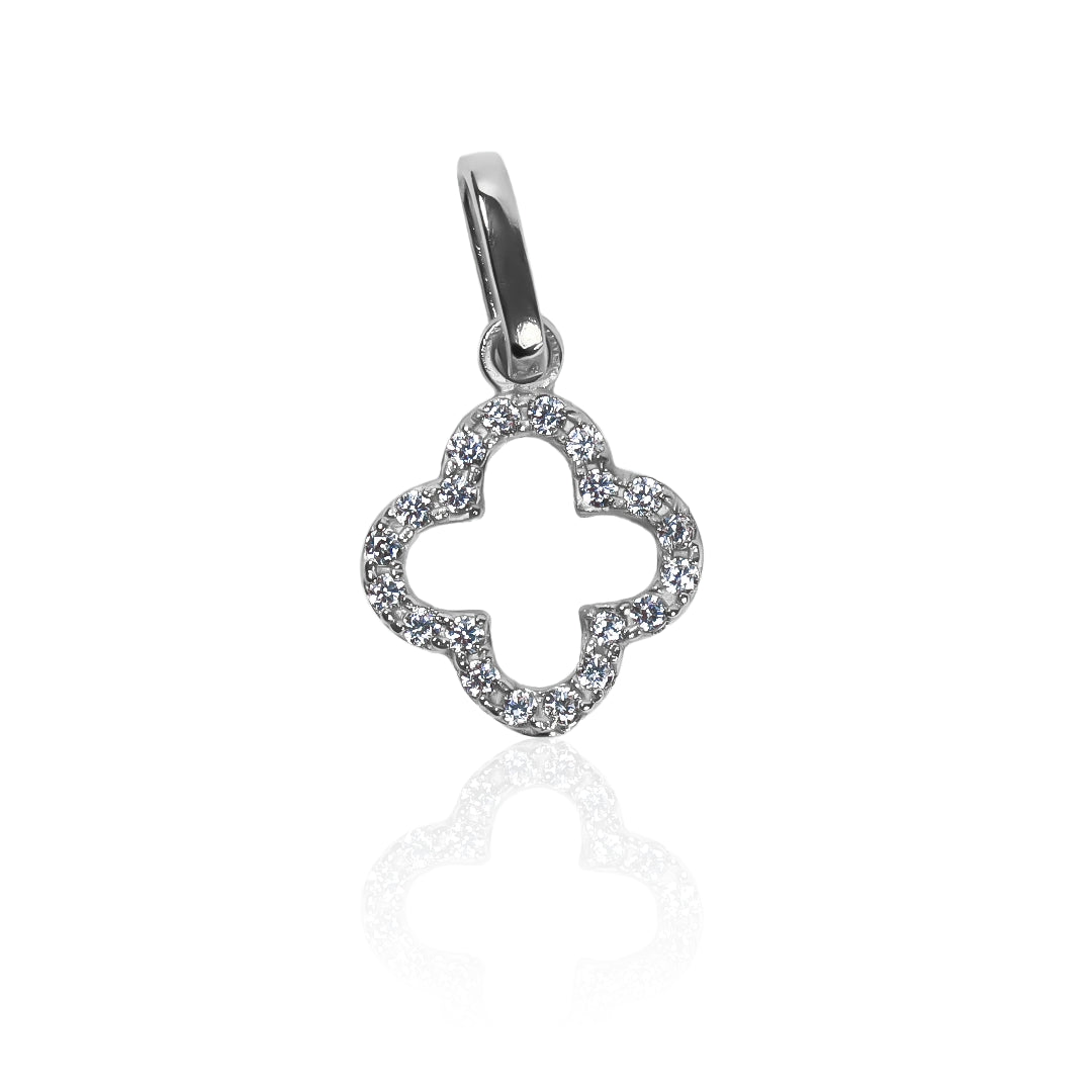 Dije Trébol Croquis S, fabricado en oro de 18K por Joyería Caracas, cuenta con certificado de calidad y garantía de por vida.