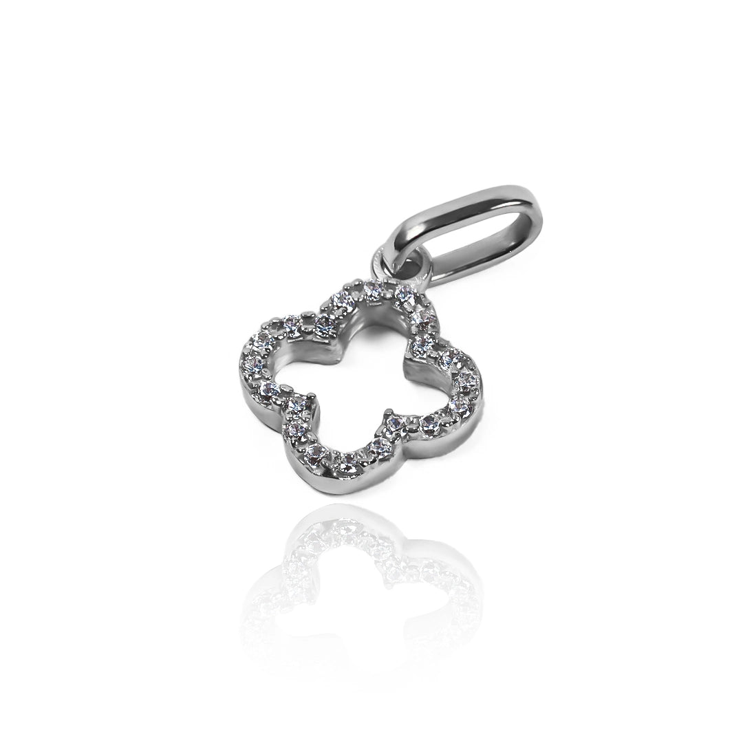 Dije Trébol Croquis S, fabricado en oro de 18K por Joyería Caracas, cuenta con certificado de calidad y garantía de por vida.