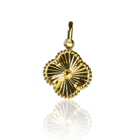 Dije Shiny Clovers, elaborado en oro 18K por Joyería Caracas, cuenta con garantía para toda la vida.