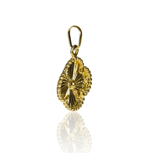 Dije Shiny Clovers, elaborado en oro 18K por Joyería Caracas, cuenta con garantía para toda la vida.