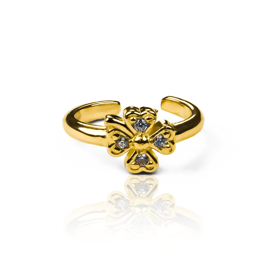 Earcuff Tréboles, fabricado en oro 18K por Joyería Caracas, cuenta con certificado de calidad y garantía para toda la vida.
