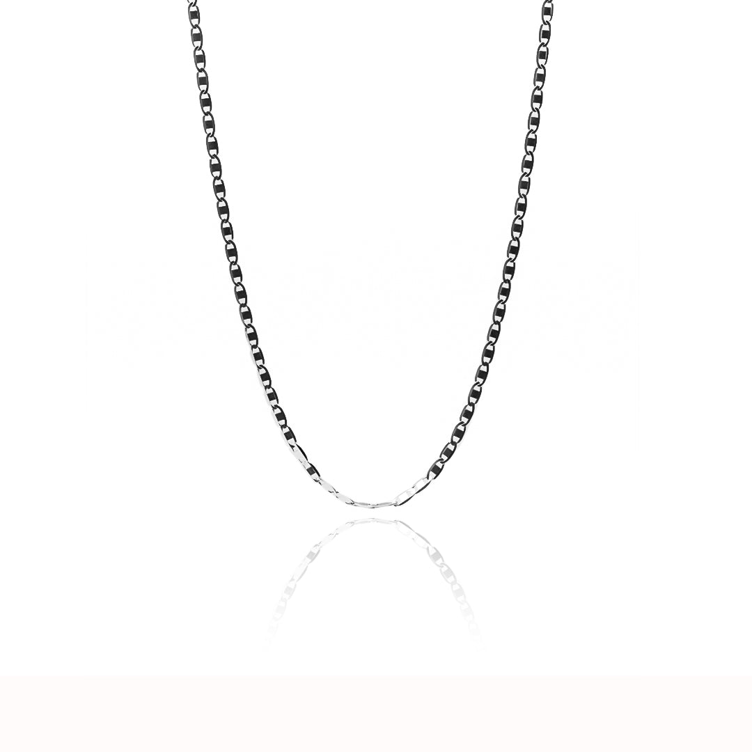 Cadena de escalera plana con espejo M45 white de Joyería Caracas es una opción elegante y sofisticada para cualquier ocasión. Hecha en oro de 18k.