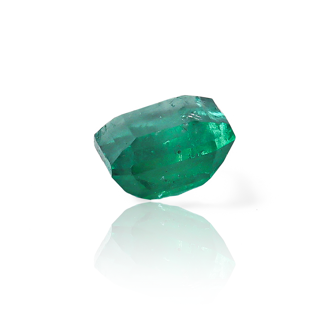 Descubre la elegancia y exclusividad de Esmeralda 007. Joyería Caracas presenta esta piedra preciosa con garantía de por vida. Una adición imprescindible para tu colección de piezas preciosas, diseñada para un lujo eterno.