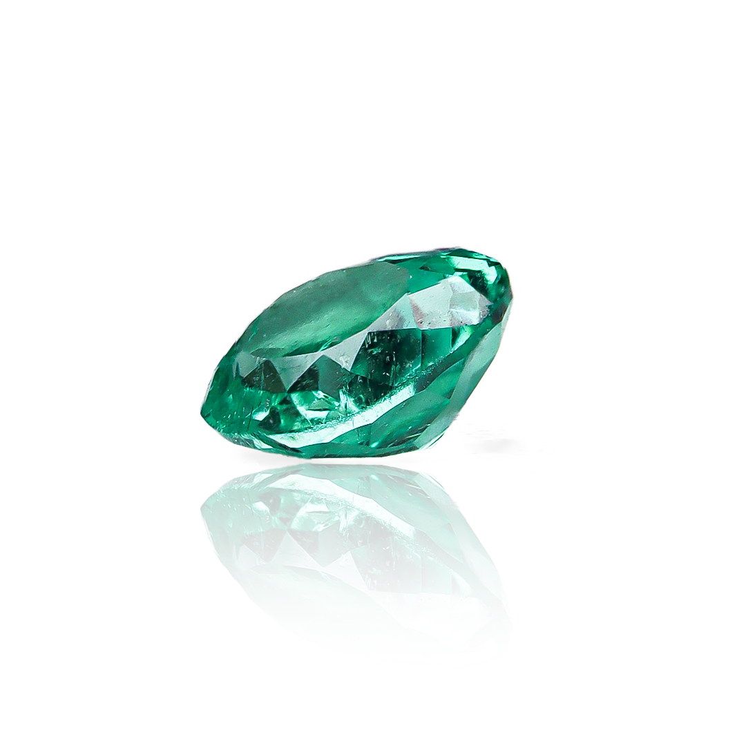 Descubre la belleza eterna de Esmeralda 013 de Joyería Caracas. Con su piedra preciosa y garantía para toda la vida, esta pieza será una adición elegante y exclusiva a tu colección de joyas. Experimenta la sofisticación y el lujo con Esmeralda 013.