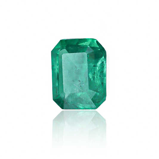 Descubre la elegancia de la joyería Caracas con Esmeralda 024. Esta piedra preciosa será una adición atemporal a tu colección, con una garantía de por vida para asegurar su valor. Deleita tus sentidos con esta joya exclusiva.