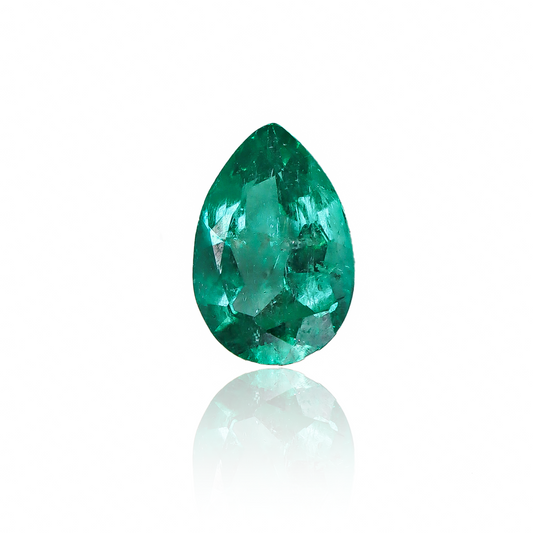 Descubre la magnificencia de Esmeralda 033, una joya de la afamada Joyería Caracas. Con una garantía de por vida, esta piedra preciosa te acompaña por siempre como símbolo de tu refinado gusto y estilo exclusivo. Eleva tu joyería a un nivel superior con Esmeralda 033.