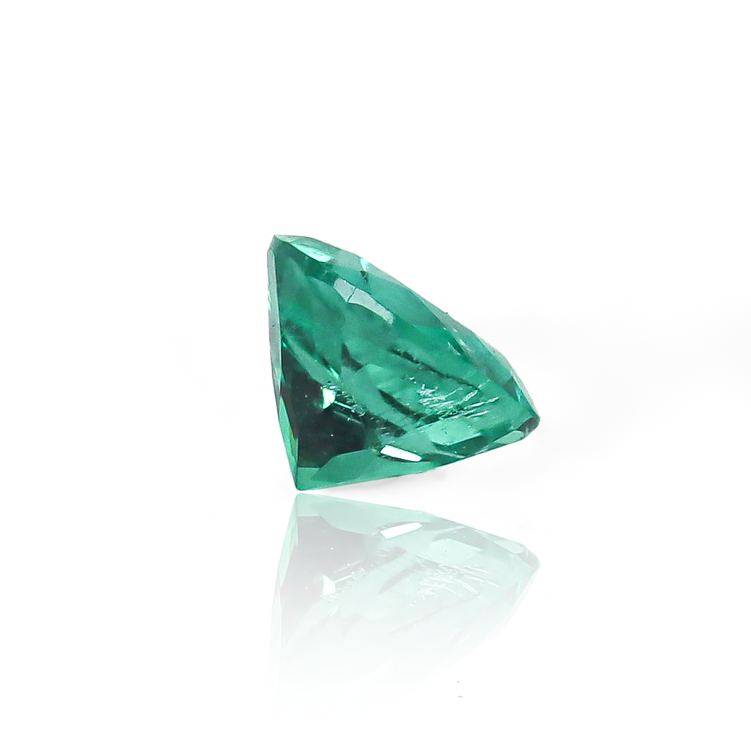 La joyería Esmeralda 045 de Caracas es una verdadera joya que ofrece una garantía para toda la vida. Con su piedra preciosa, esta pieza es elegante y exclusiva, perfecta para complementar tu estilo y ser un tesoro para siempre.