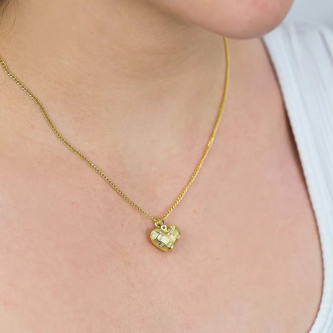 Cuello de mujer con cadena en tejido cubano espejo de 45cm en oro amarillo de 18 quilates, hecho en Joyería Caracas. 