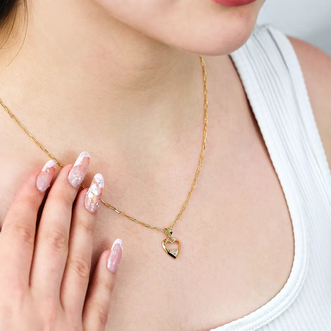 Cuello de mujer con cadena en tejido venecia en oro amarillo de 18 quilates, hecho en Joyería Caracas. 
