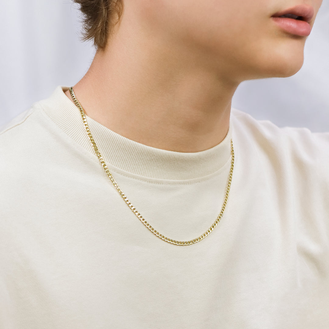 Cuello de hombre con cadena en tejido Cubano de 50 cm en oro amarillo de 18 quilates, hecho en Joyería Caracas. 