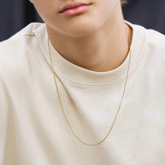 Cuello de hombre con cadena en tejido Singapur de 60 cm en oro amarillo de 18 quilates, hecho en Joyería Caracas. 