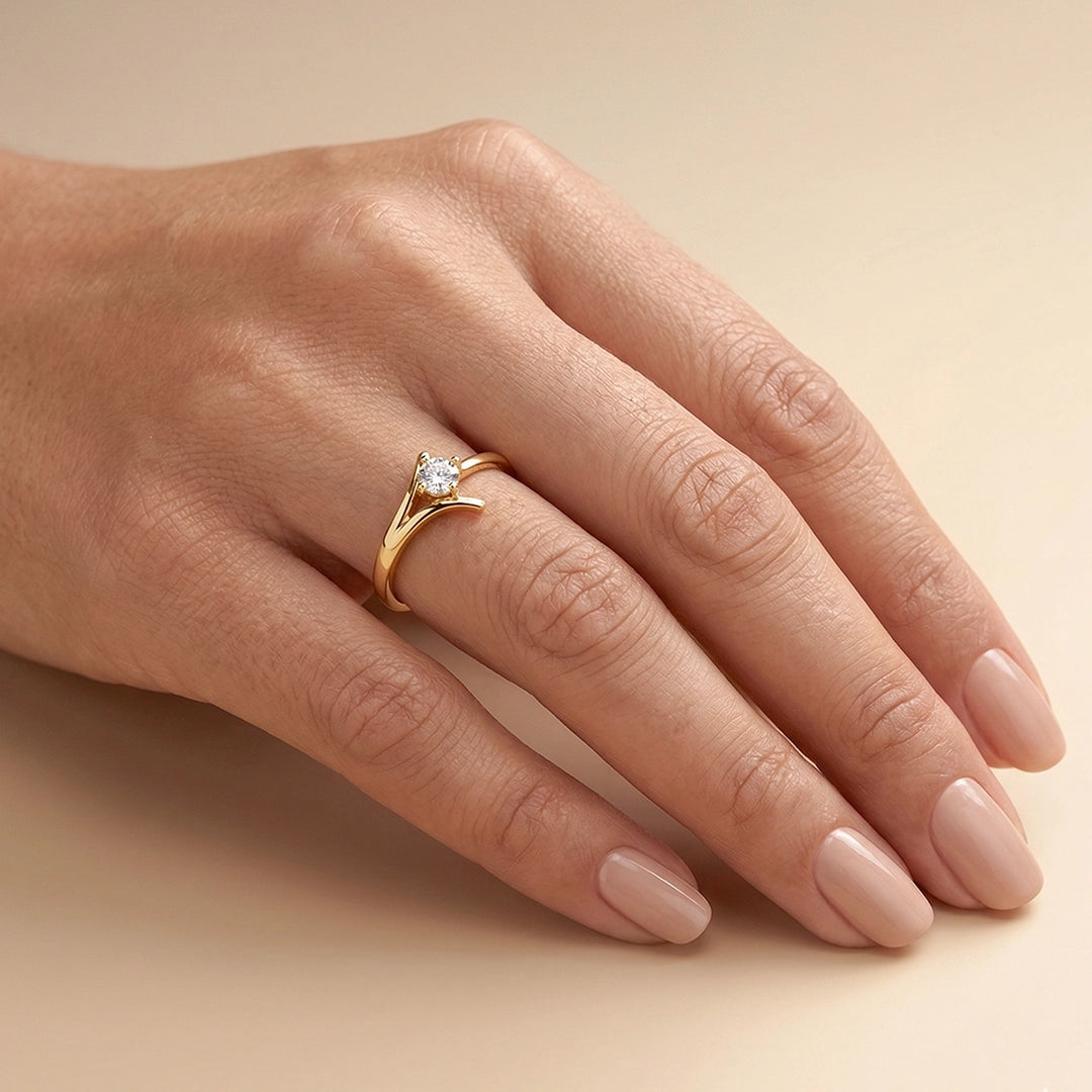 Anillo Crossed vertex Moissanita 3.5mm