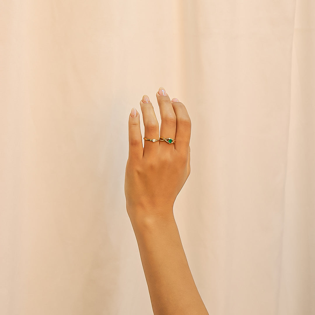 Mini pyramid engagement ring