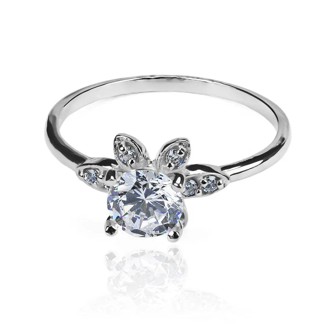 Anillo de compromiso Special Flower de Joyería Caracas en oro 18k cuenta con un certificado de calidad y garantía de por vida.