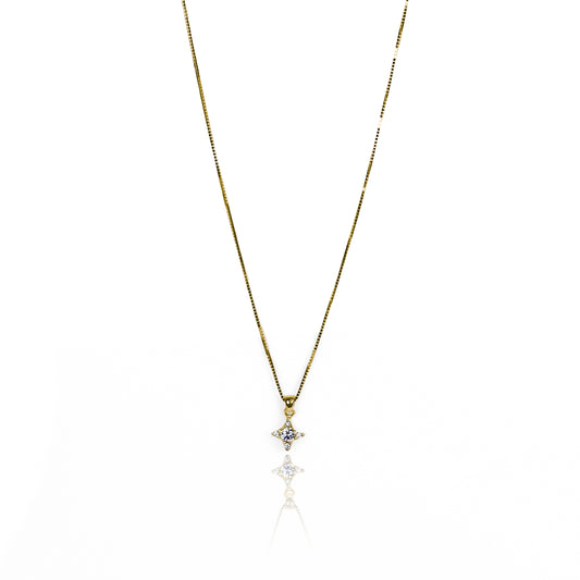 Gargantilla Destello dorado, fabricada en oro 18k por Joyería Caracas, cuenta con un certificado de calidad y garantía de por vida.