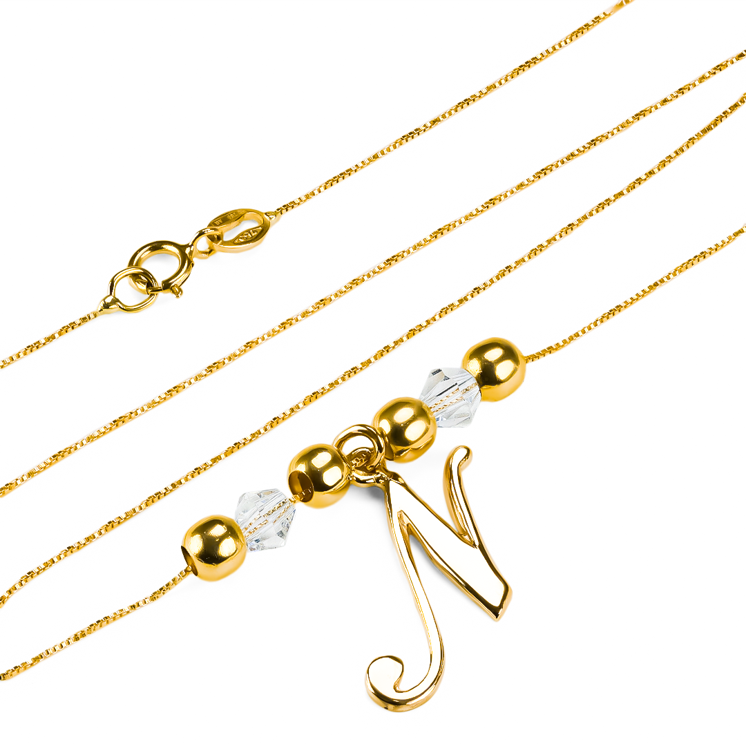 Disfruta de la elegancia eterna con nuestras gargantillas venecianas de oro 18K con letras clásicas de JC. Hechas por Joyería Caracas, son una adición exclusiva a tu colección. Con garantía de por vida, esta joya te acompaña en todas las ocasiones con su estilo y calidad incomparables.