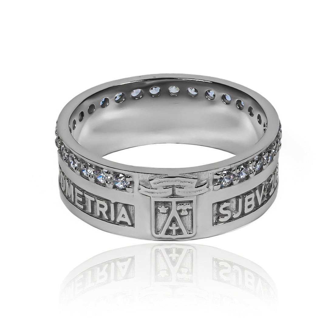 Anillo de optometría personalizado. Diseño exclusivo de Joyería Caracas, elaborado en oro 18K para un lujo duradero. Cada pieza es única y cuenta con garantía de por vida.