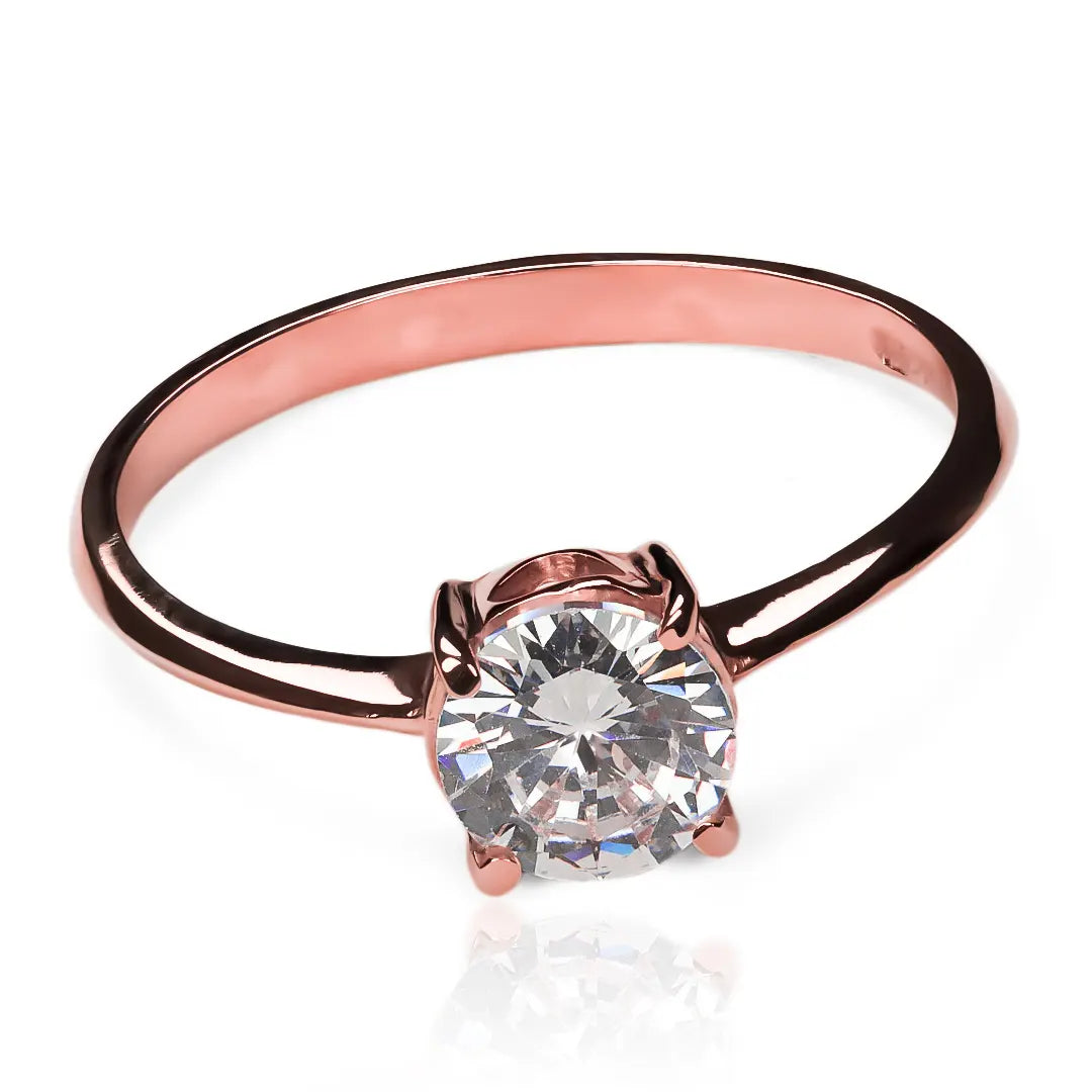 Anillo de compromiso heart box de Joyería Caracas, hecha de oro 18k y viene con un certificado de calidad y garantía de por vida.