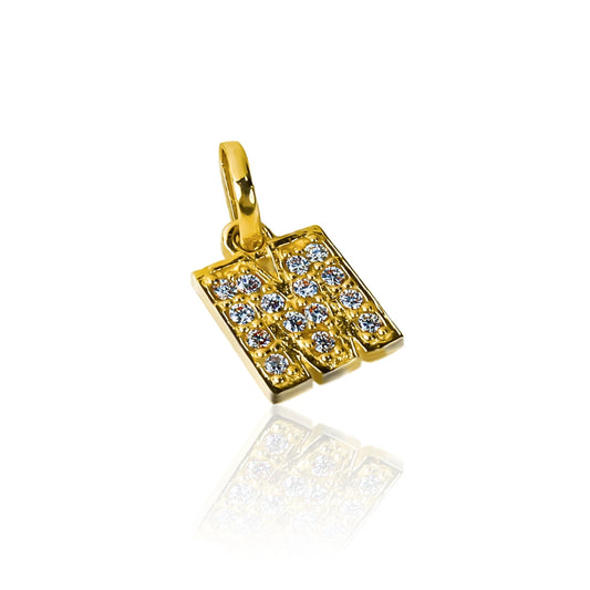 Dije Letra M crystal mini JT es una pieza única de Joyería Caracas, confeccionada en Oro 18K. Con garantía de por vida.