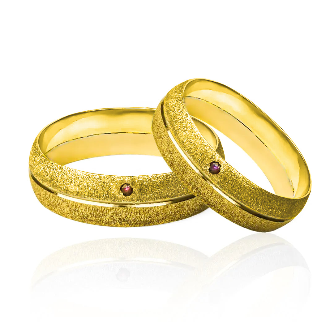 Argollas de matrimonio Mate Bicolor Rubí, fabricadas en oro 18k por Joyería Caracas, cuenta con certificado de calidad y garantía de por vida.