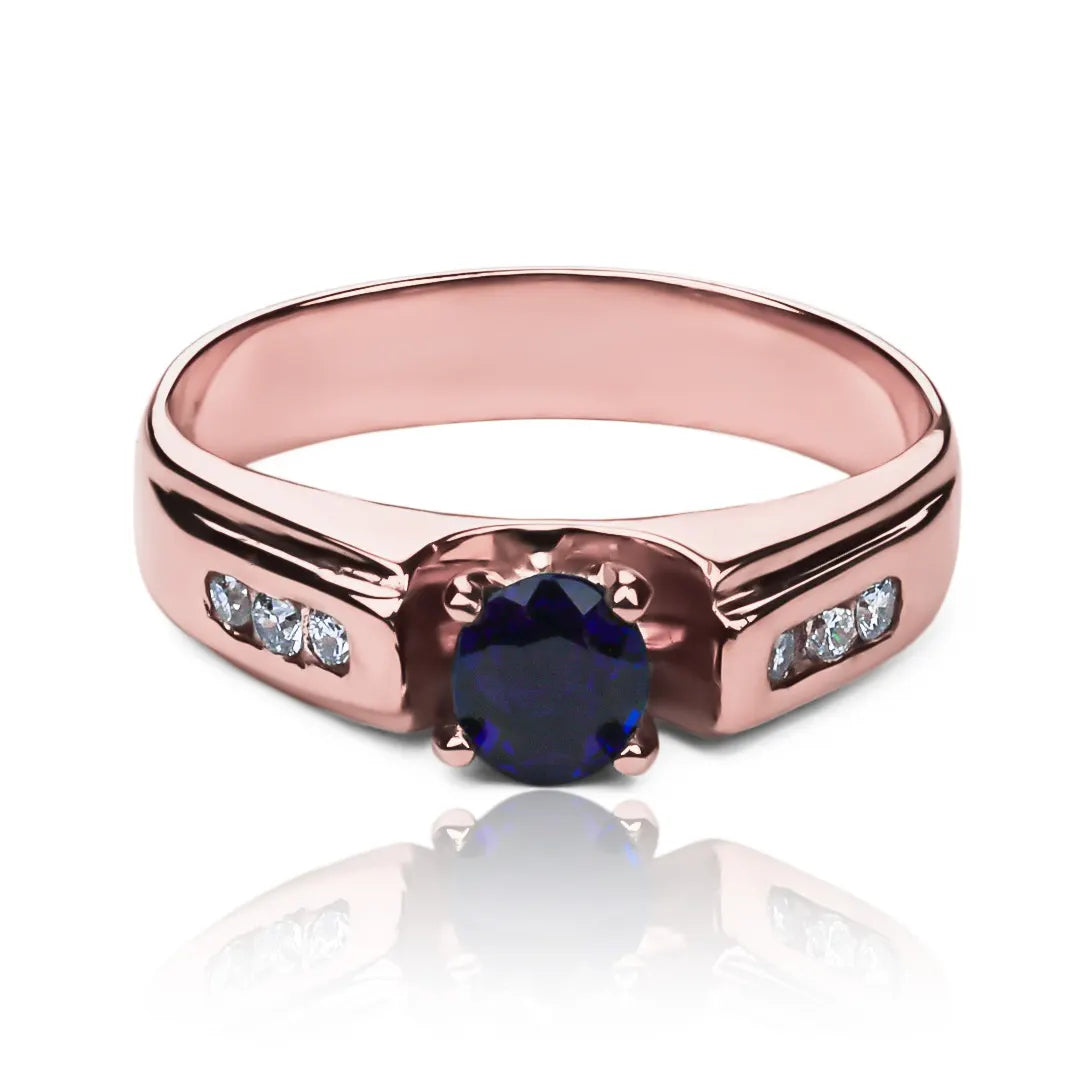 Anillo de compromiso Matti de Joyería Caracas, este anillo de oro 18k cuenta con un deslumbrante zafiro y diamantes, certificado de calidad y garantía de por vida.