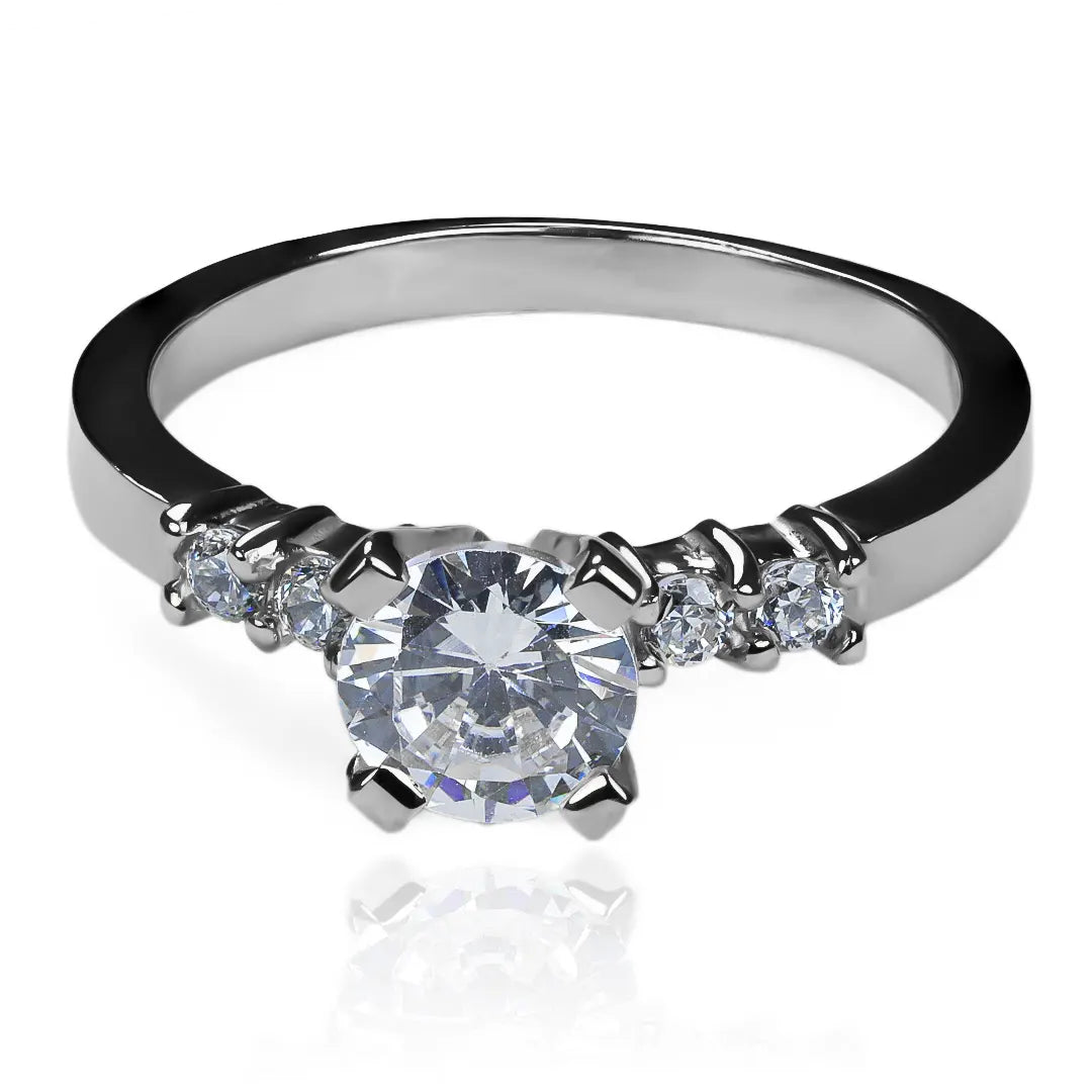 Anillo de compromiso nesJüa de Joyería Caracas, hecho en oro 18k y acompañado por un certificado de calidad y garantía que asegura su durabilidad de por vida.