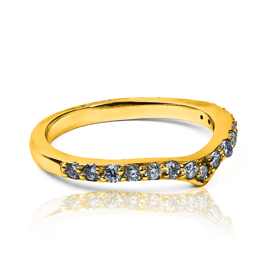 Anillo pisargolla corazón enamorado de oro 18k de Joyería Caracas. Cuenta con garantía para toda la vida.
