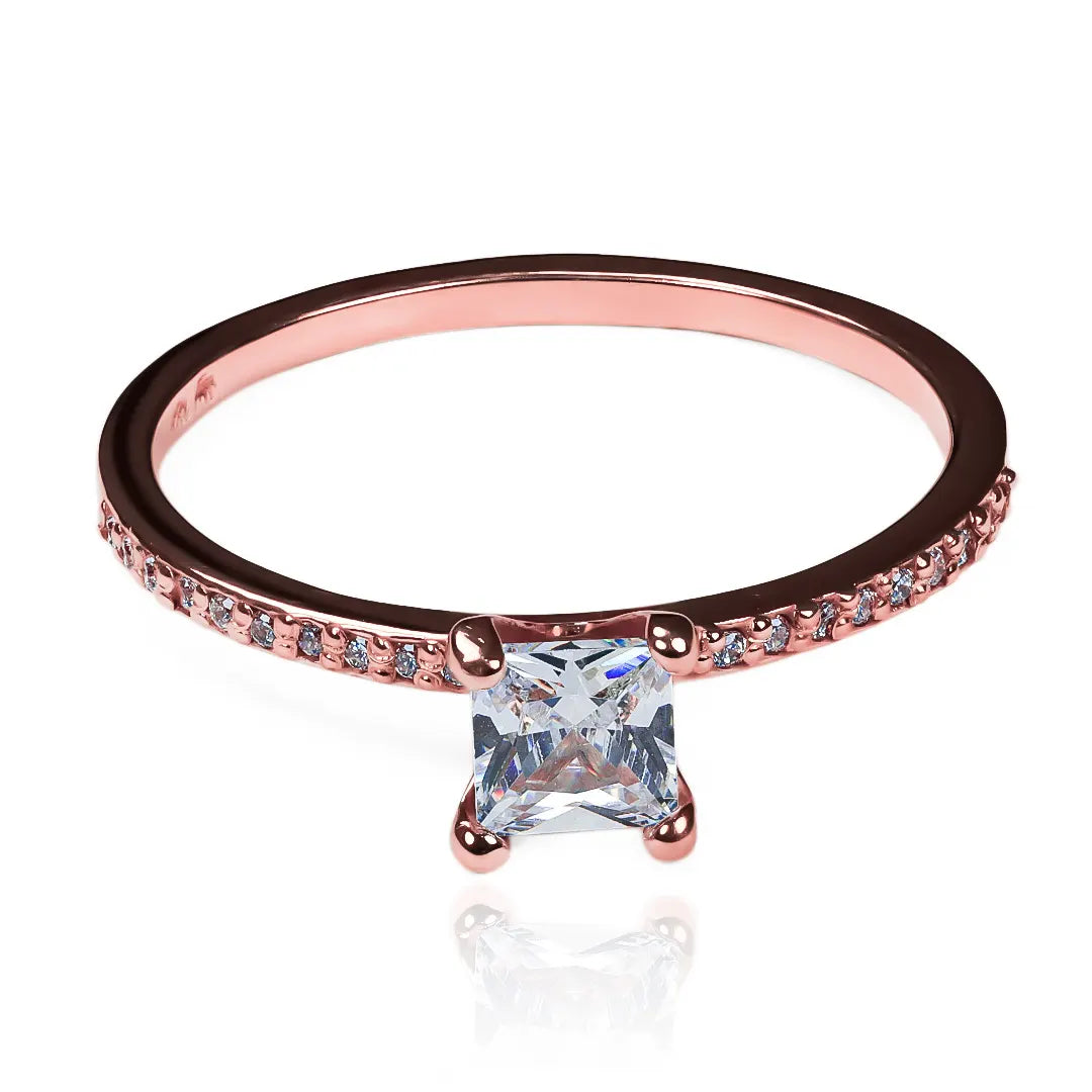 Anillo de compromiso princess ring de Joyería Caracas. Hecho en oro 18k con certificado de calidad y garantía para toda la vida.
