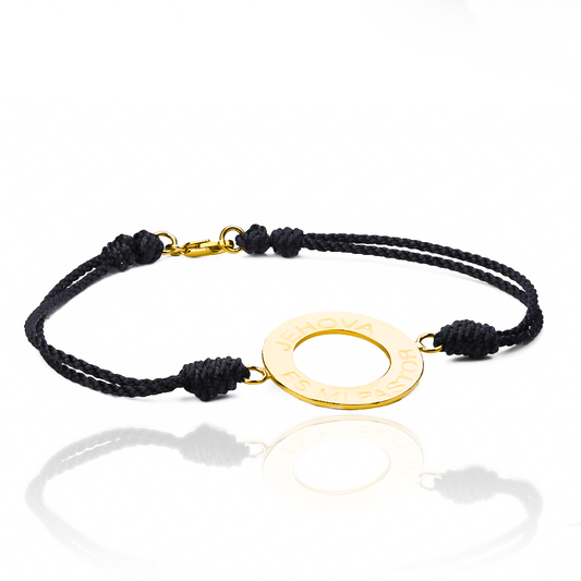 Pulsera Aro Sin Fin / Personalizado de Joyería Caracas está elaborada en oro 18k, con detalles en hilo terlenca y bisutería de calidad. Con garantía de por vida y sin costo adicional.