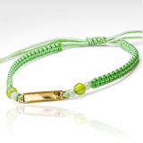 Pulsera tejida de placa con corazón en relieve es la adición perfecta para cualquier atuendo. Hecha con Oro 18K de la prestigiosa Joyería Caracas, viene con una garantía para toda la vida.