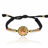 La Pulsera Corona 3 Oros + Esferas #5 es una obra maestra de la Joyería Caracas, elaborada en Oro 18K. Con un diseño único y elegante, esta pulsera será una adición impresionante a tu colección de joyas. Disfruta de su calidad y belleza con una garantía para toda la vida.